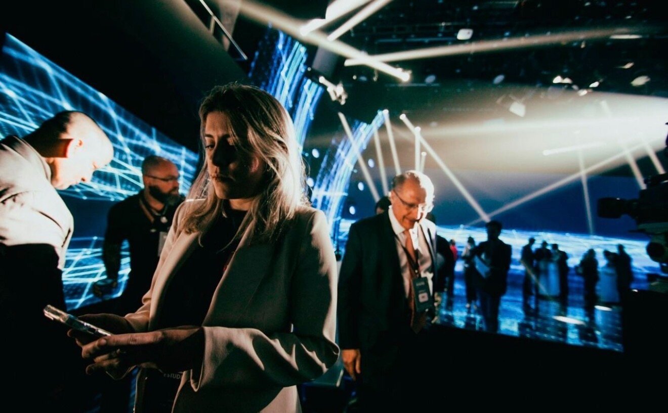 Jess nos bastidores de evento político