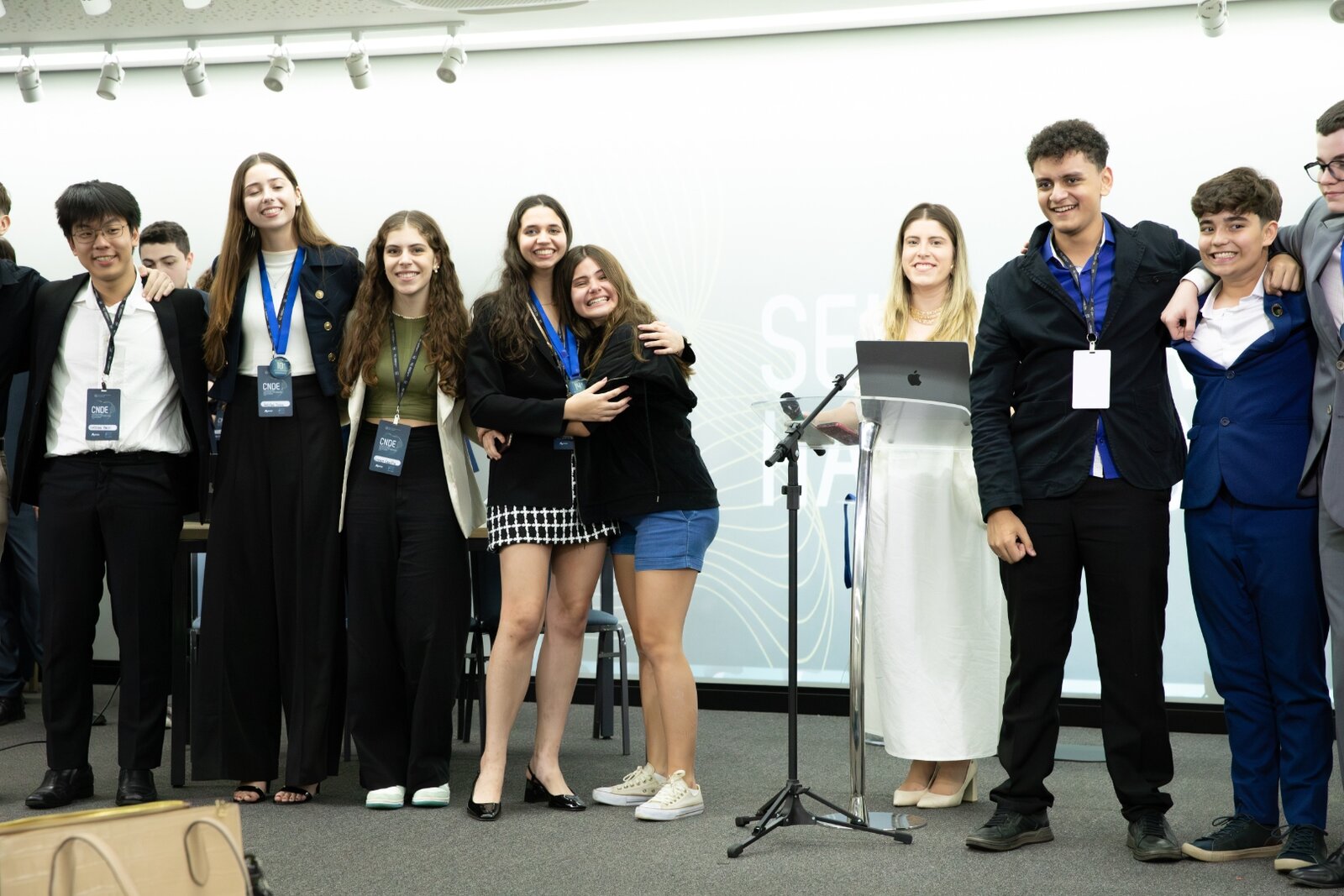 Jess com grupo no CNDE
