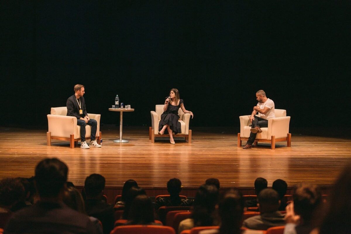Jess em painel de debate