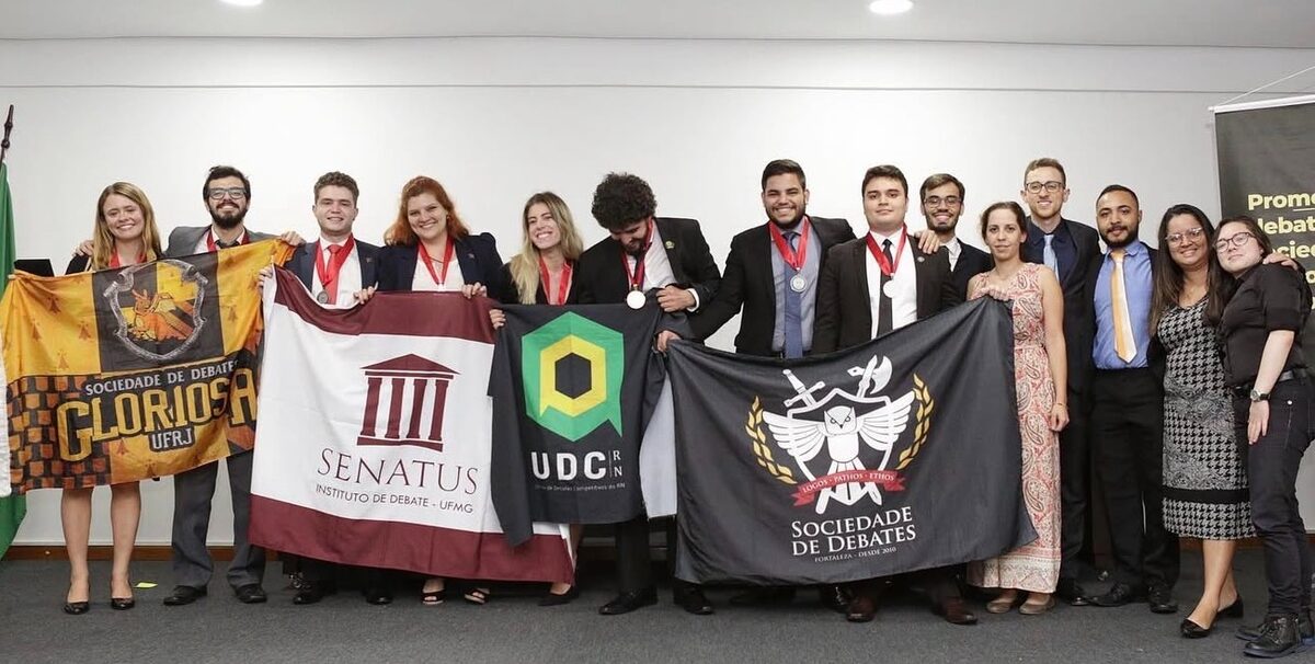 Sociedades de debate brasileiras